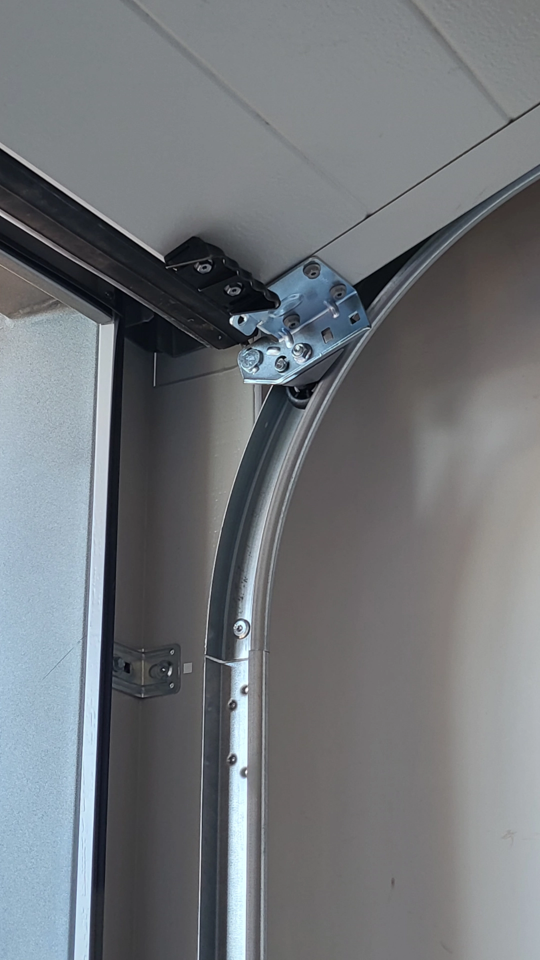 Detalle de instalación de portón Hörmann